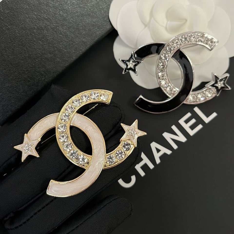 Chanel Cc Brooch Gold With Two Small Stars view 7