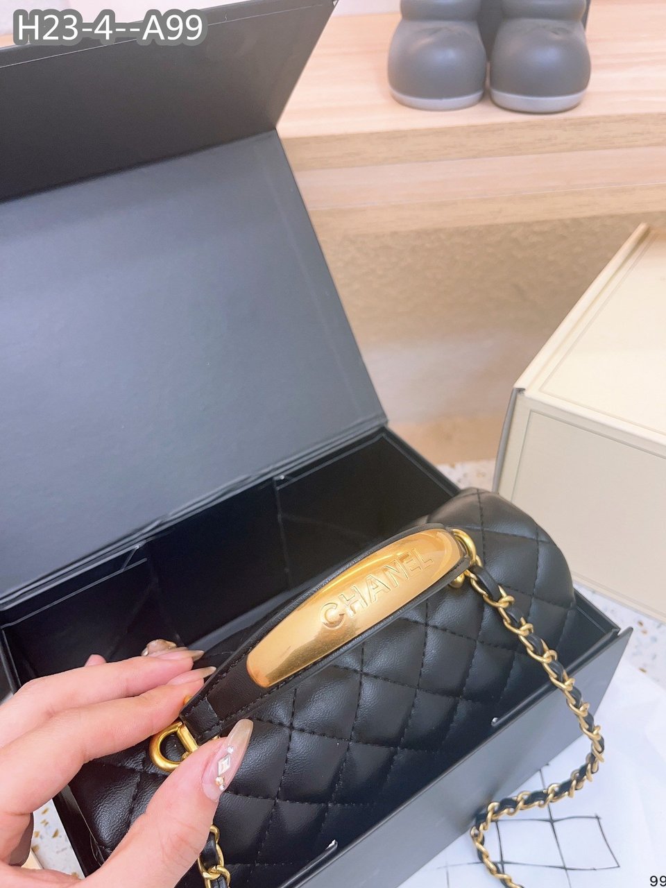 Chanel 22B Flap Bag With Gold Hardware Top Handle Black 21Cm/8in As2431 view 8