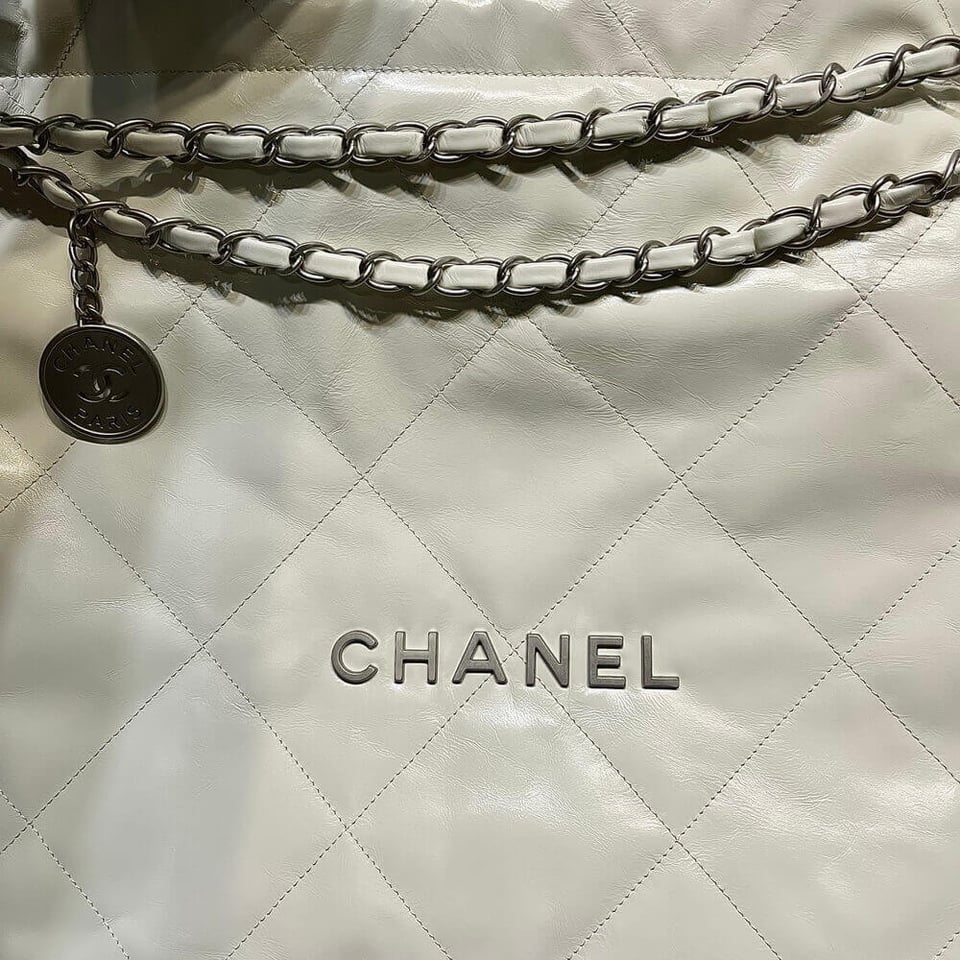 Chanel 22 Small Handbag Shiny Calfskin White Silver view 4