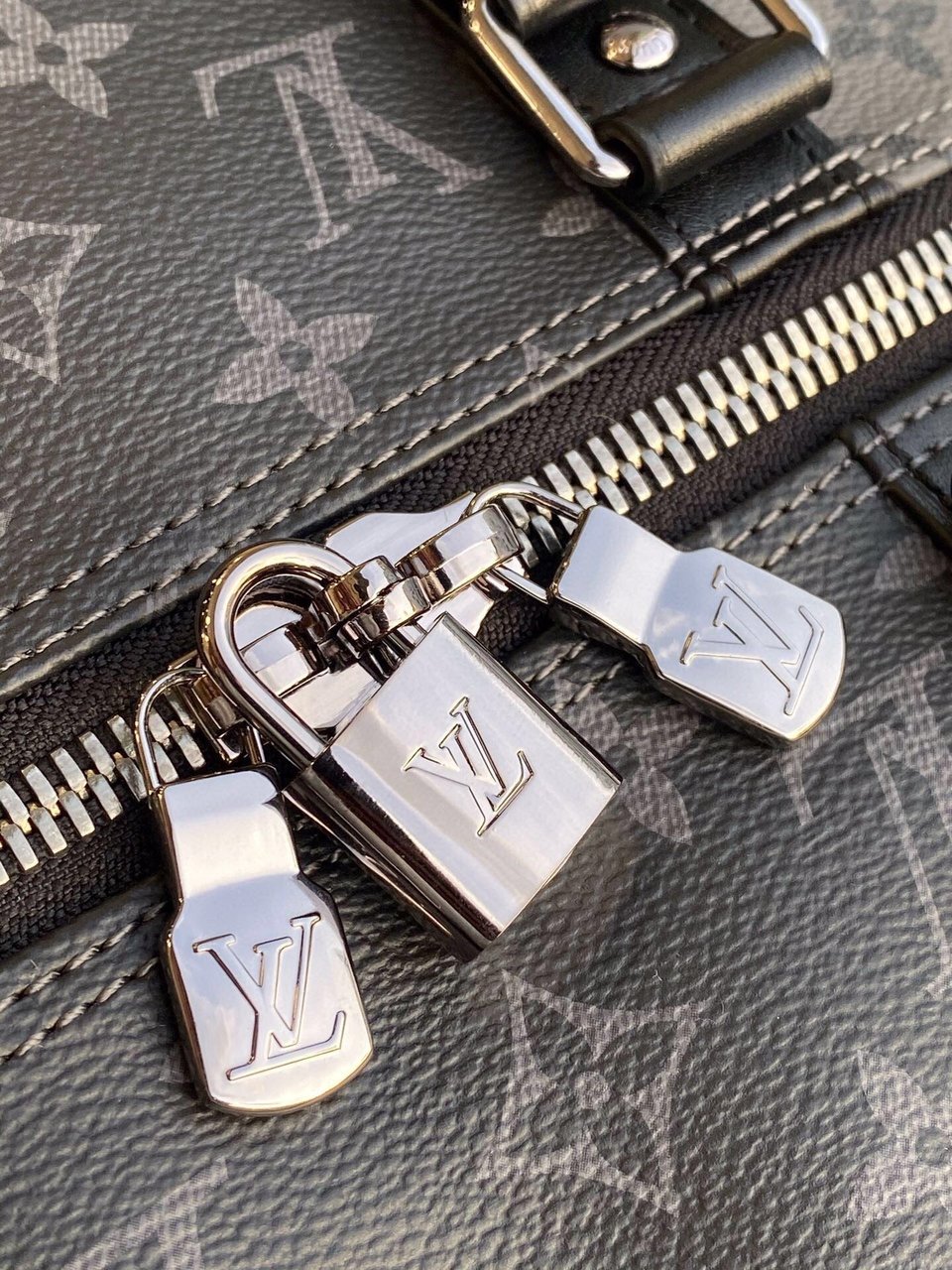 Louis Vuitton Keepall Bandouliere Monogram Eclipse Reverse 50 Gray 50cm M45392 view 10