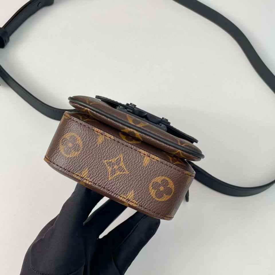 Louis Vuitton S Lock Vertical Wearable Wallet 19Cm M81522 view 5