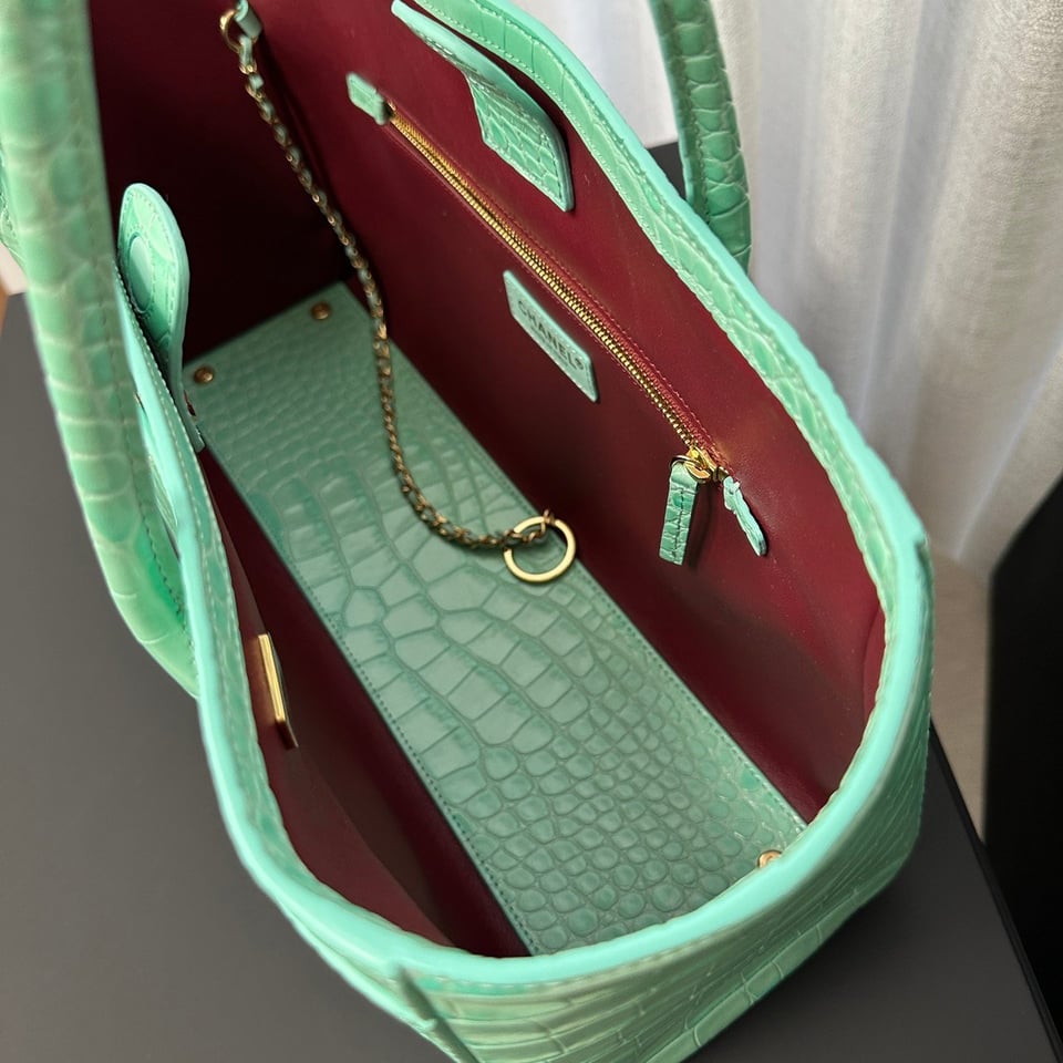 Chanel Small Shopping Bag Embossed Calfskin With Crocodile Pattern &amp; Gold-plated Alloy Green 20cm/7.9in AS6243 view 4