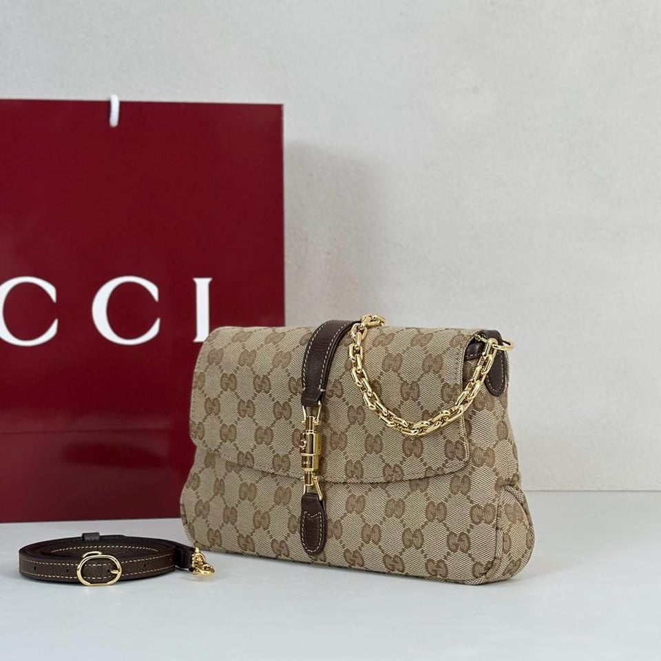 Gucci GG Emblem Medium view 2