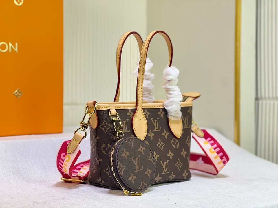 Louis Vuitton Discovery Backpack Crystal Blue 38Cm M22519 view 10