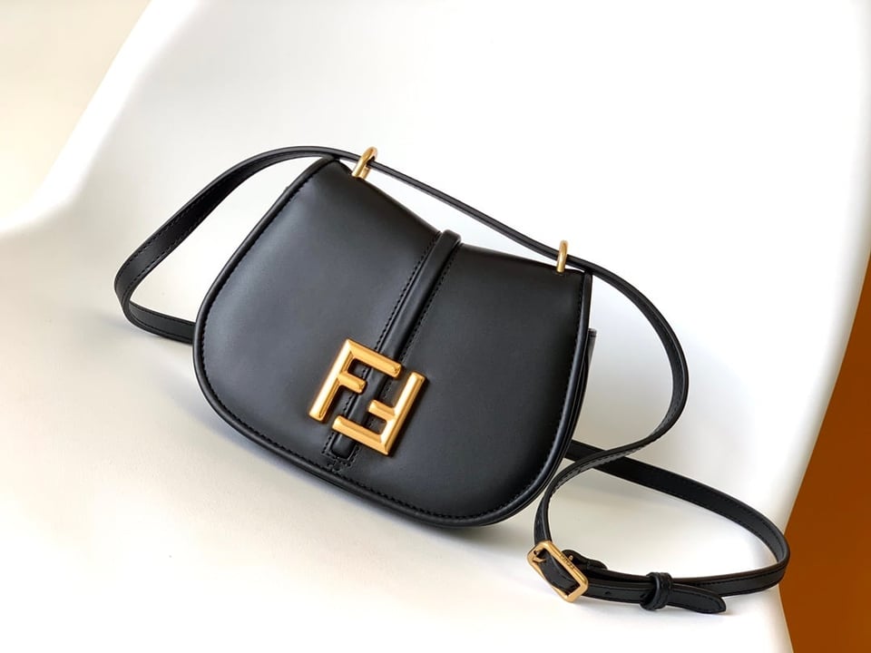 Fendi C’mon Medium Shoulder Bag Black 21cm/ 8.3in view 3