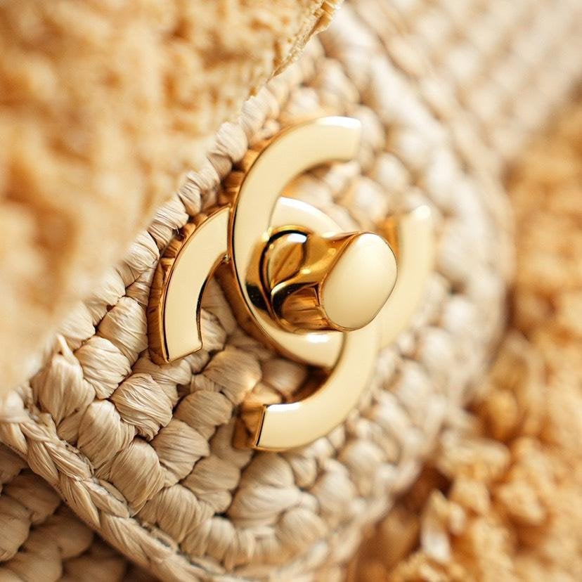 Chanel Foldable Flap Bag Braided Raffia Yarn &amp; Gold-colored Metal 25cm/9.8in Beige AS6163 view 10