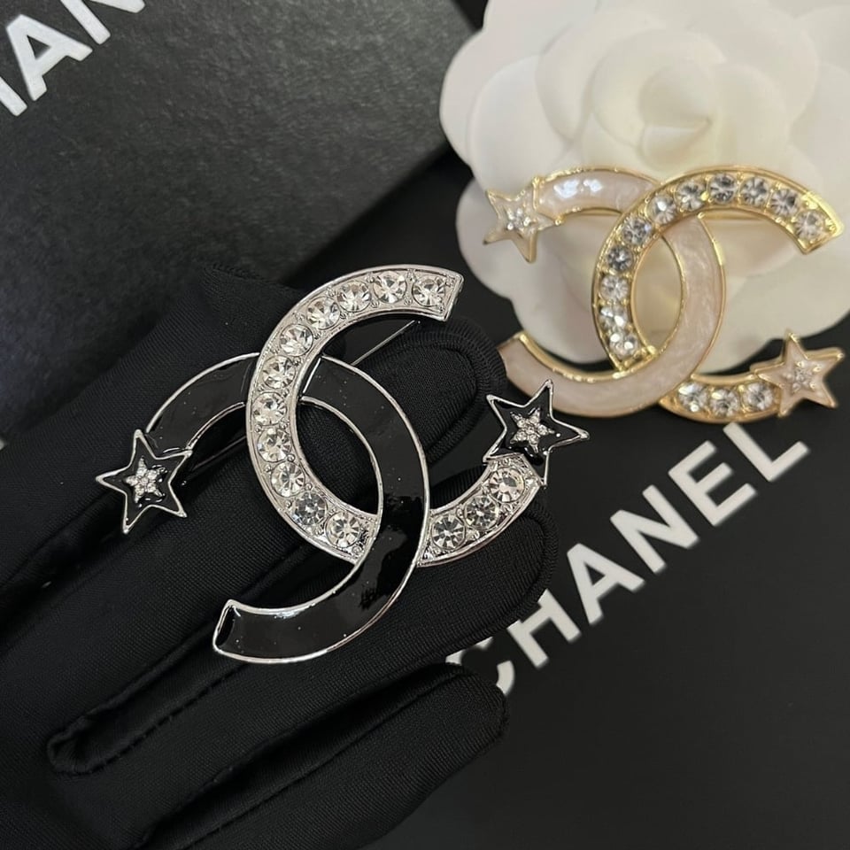 Chanel Cc Brooch Gold With Two Small Stars view 4