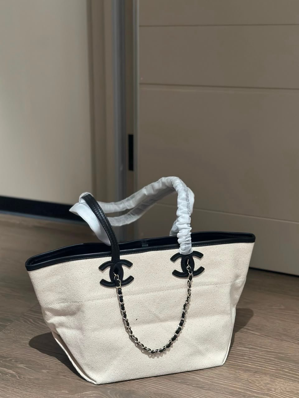 Chanel Small Tote Canvas, Calfskin &amp; Gold-Tone Metal 45cm/17.7in Ecru &amp; Black AS6285 view 10