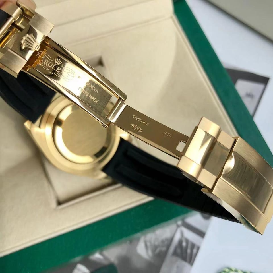 Rolex Cosmograph Daytona Yellow Gold 116518LN-0041 view 10
