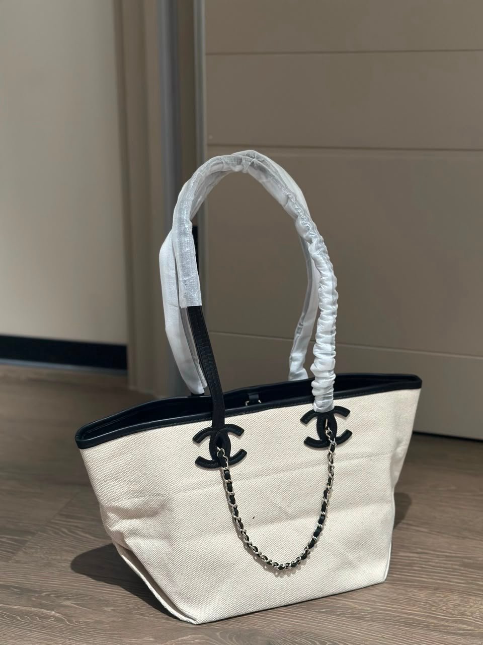 Chanel Small Tote Canvas, Calfskin &amp; Gold-Tone Metal 45cm/17.7in Ecru &amp; Black AS6285 view 9