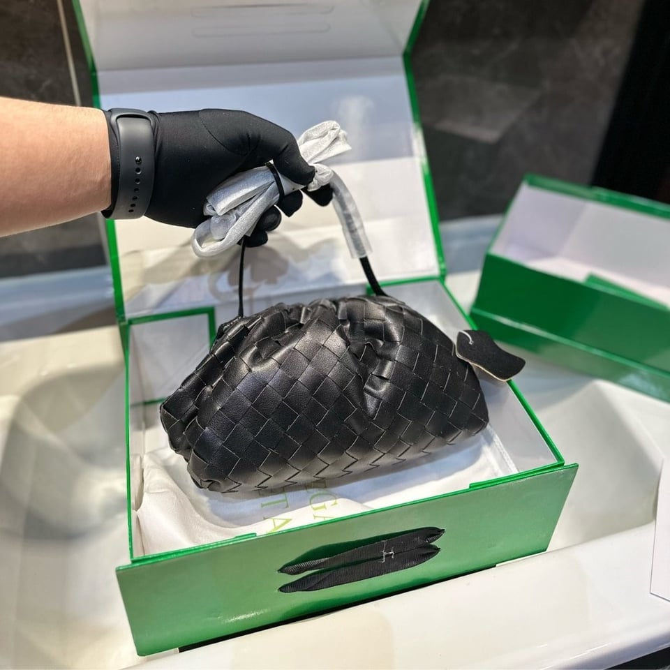 Bottega Veneta Pouch Black 20Cm view 3