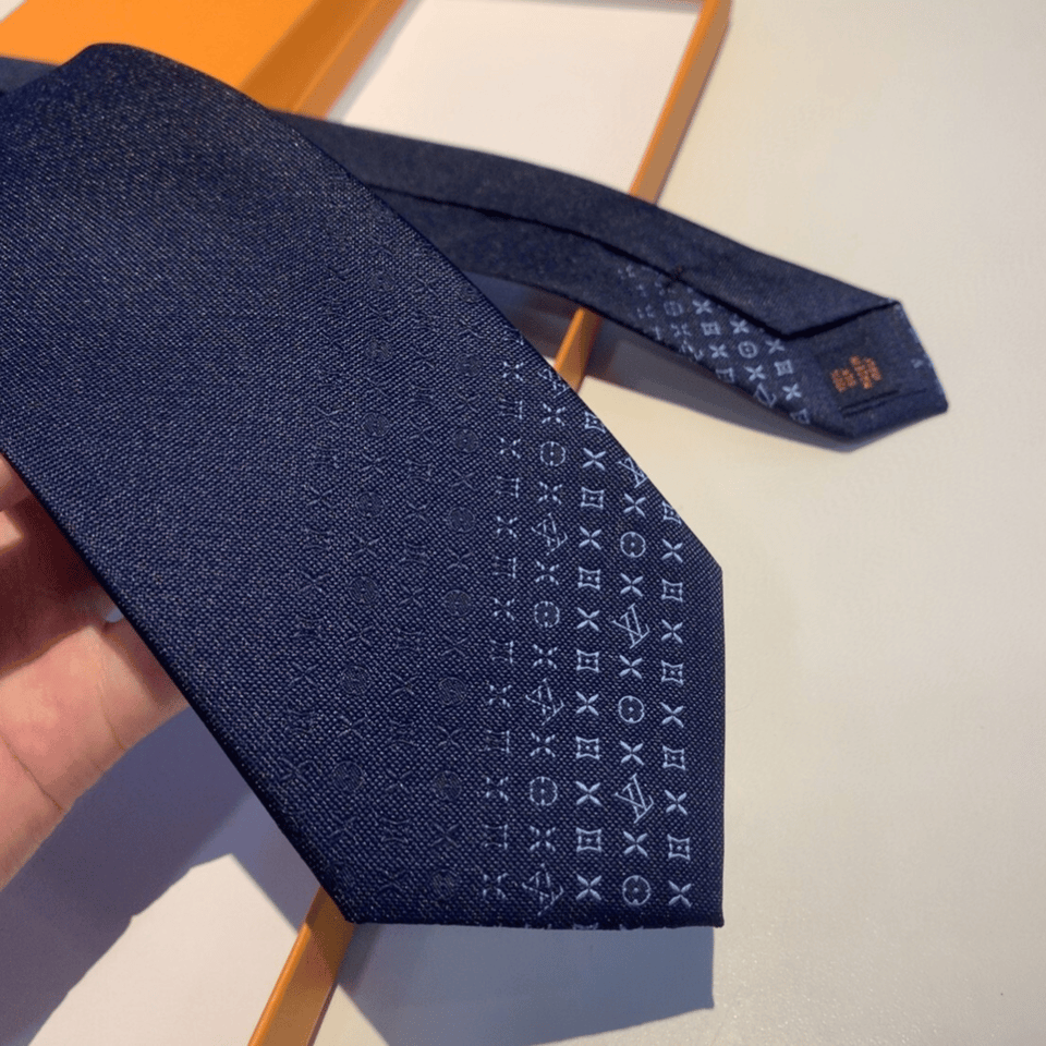 Louis Vuitton Monogram Gradient Navy Canvas Tie For Men view 4