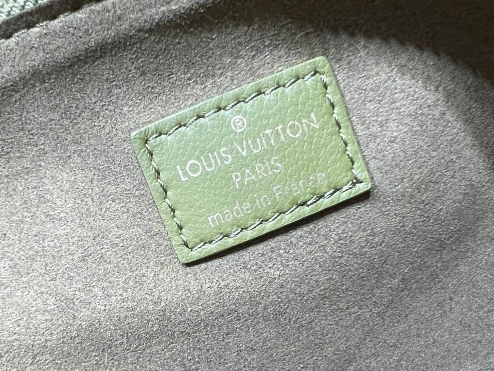 Louis Vuitton Coussin Mm 34Cm Khaki view 11