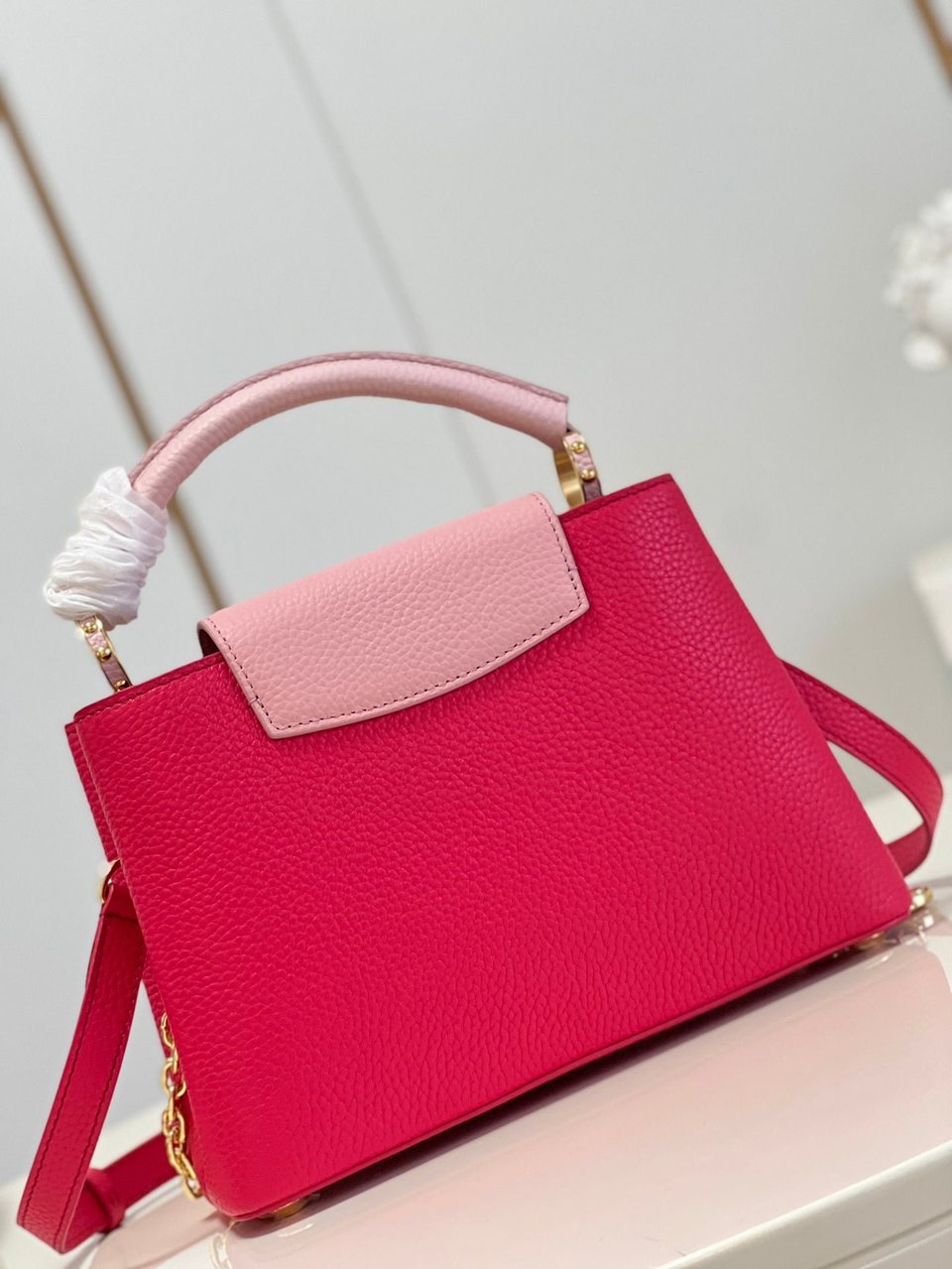 Louis Vuitton Capucines Mm Scarlet Red 27Cm view 4