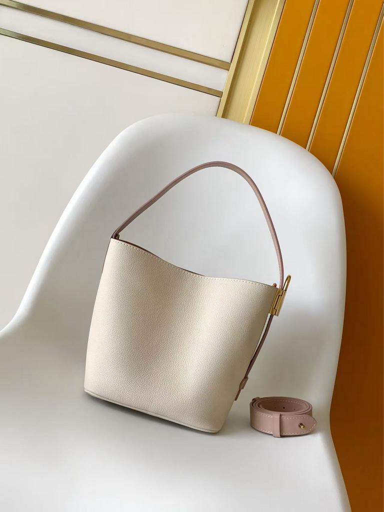 Louis Vuitton Low Key All In BB 16cm M29112 view 9
