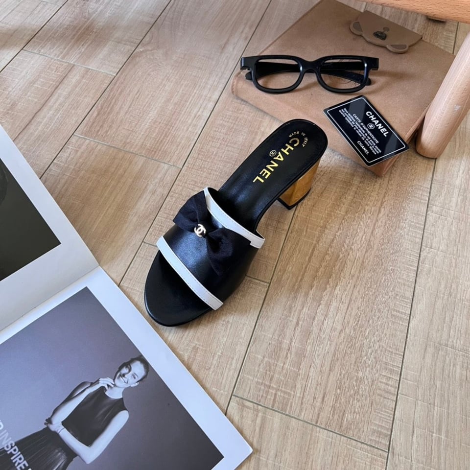 Chanel Grosgrain Ribbon Bow Mule Leather Gold Black view 5