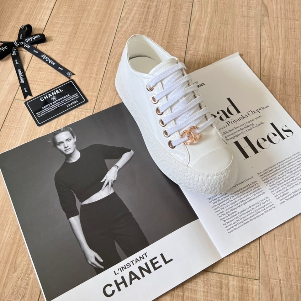 Chanel Women’S Sneakers Cc Trainers In White view 4