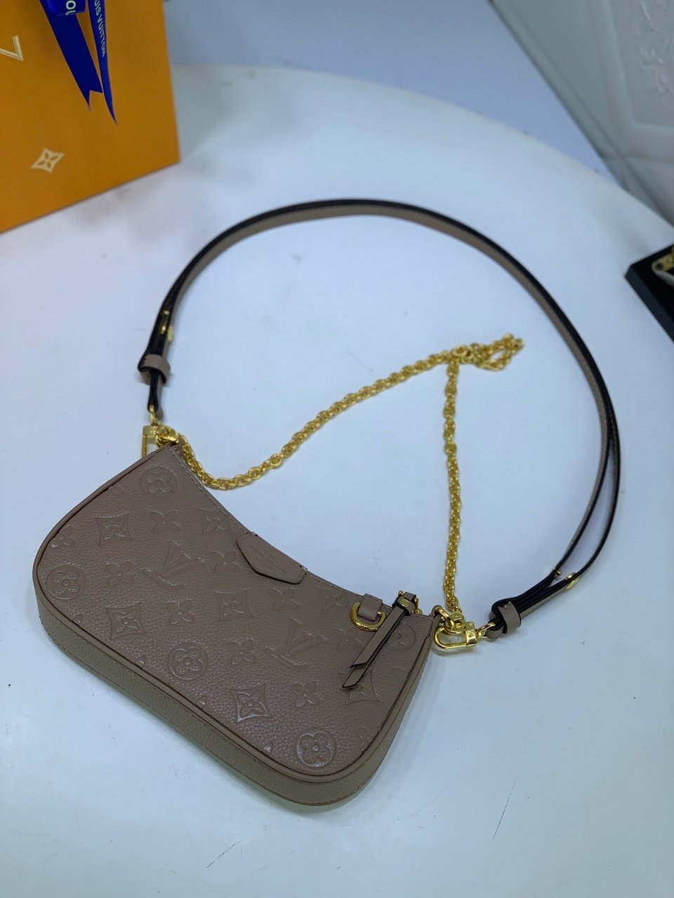 Louis Vuitton Easy Pouch On Strap Tourterelle Beige 19Cm view 5