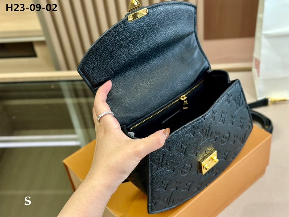 Louis Vuitton Tilsitt Bag Monogram Black 23Cm view 5