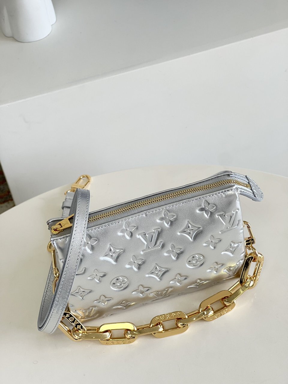 Louis Vuitton Madeleine Mm 30Cm Beige view 3