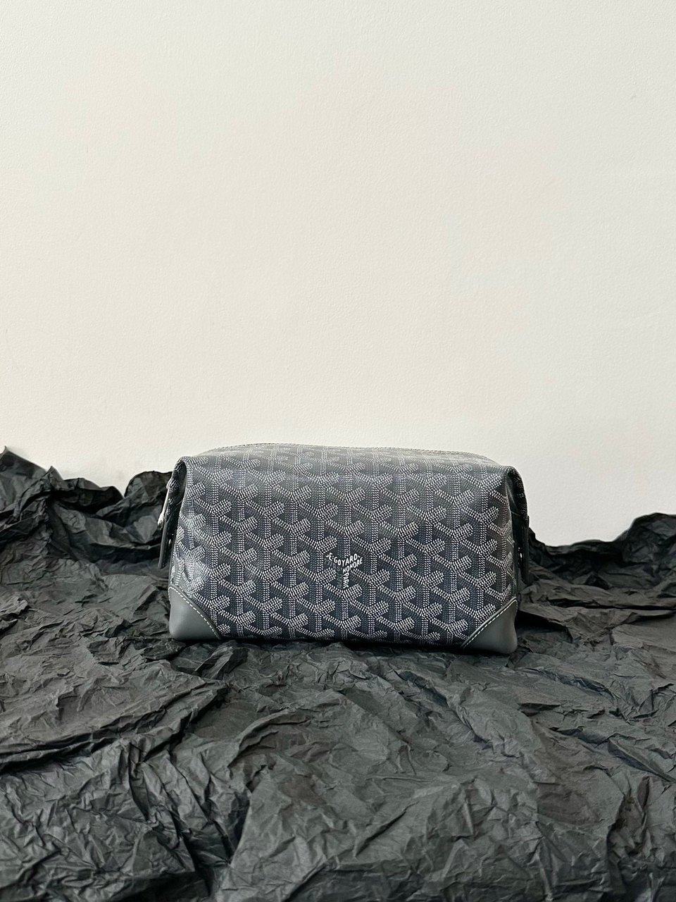 Goyard Goya Cosmetic Bag 24Cm Grey Canvas view 3