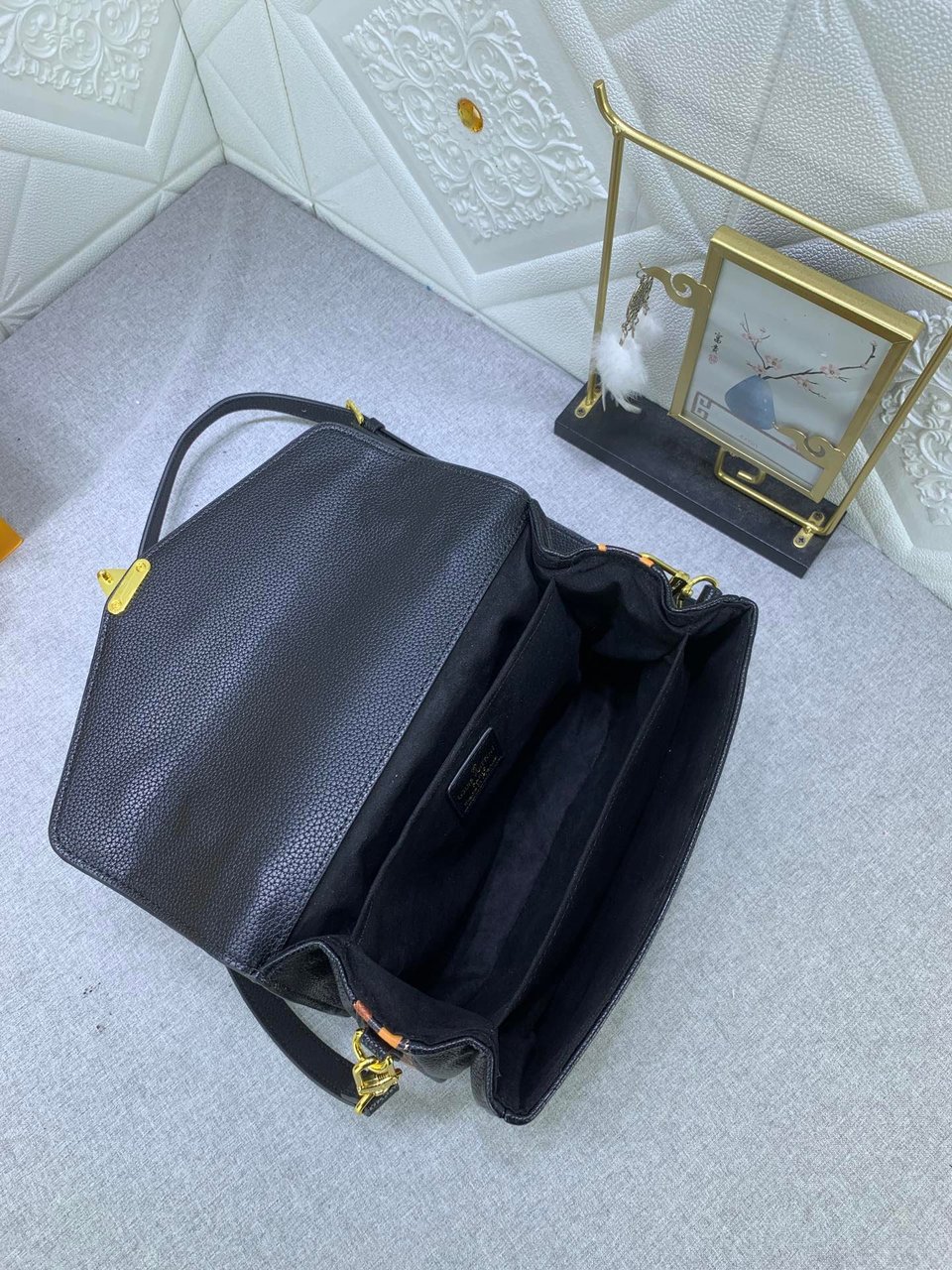 Louis Vuitton Pochette Metis Black 25Cm view 3