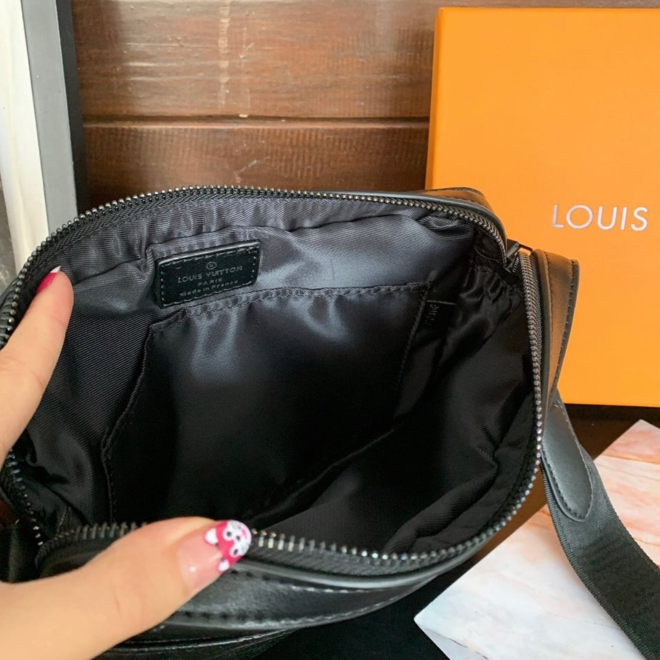 Louis Vuitton Duo Messenger Bag Black 25Cm M69827 view 9