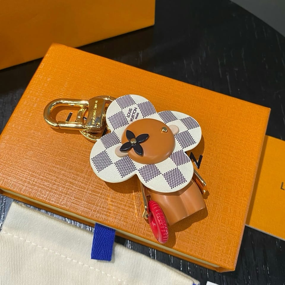 Louis Vuitton Vivienne By The Pool Bag Charm &amp; Key Holder M01168 13.5cm/5.3in view 3