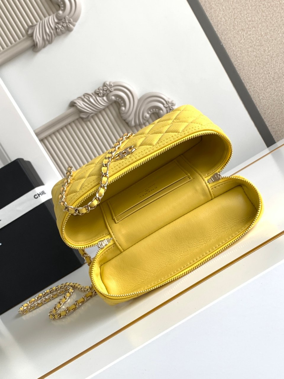Chanel 25C Vanity Case Yellow 20cm view 5