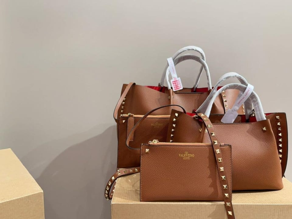 Valentino Garavani Rockstud Leather Tote Brown 36Cm view 11