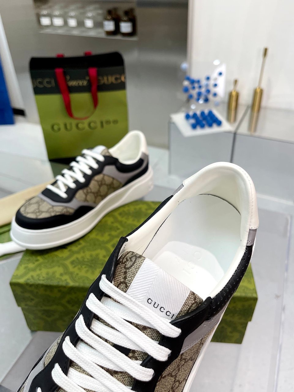 Gucci Men’S Gg Trainer Supreme Canvas Beige 669582 Upga0 1080 view 5