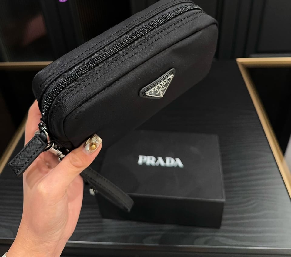 Prada Re Nylon Toiletry Bag Black 16Cm view 4