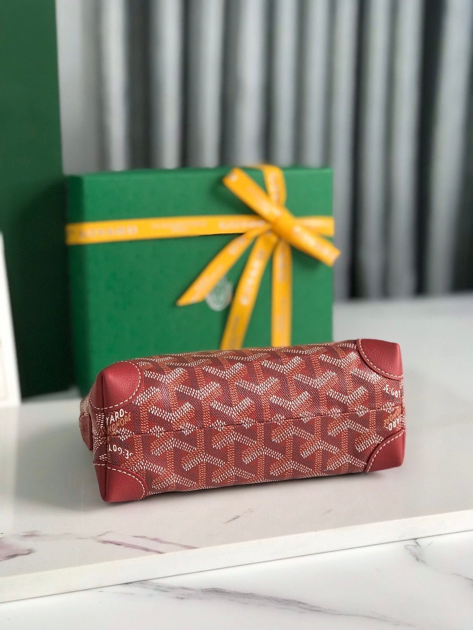 Goyard Vendôme Cosmetic Pouch 17 Cm Classic Red Goyardine Canvas And Calfskin Trim view 6