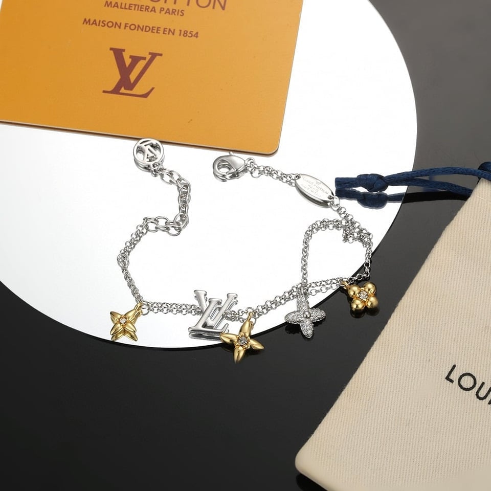 Louis Vuitton Lv Gram Bracelet With Flower Charms White Gold view 5