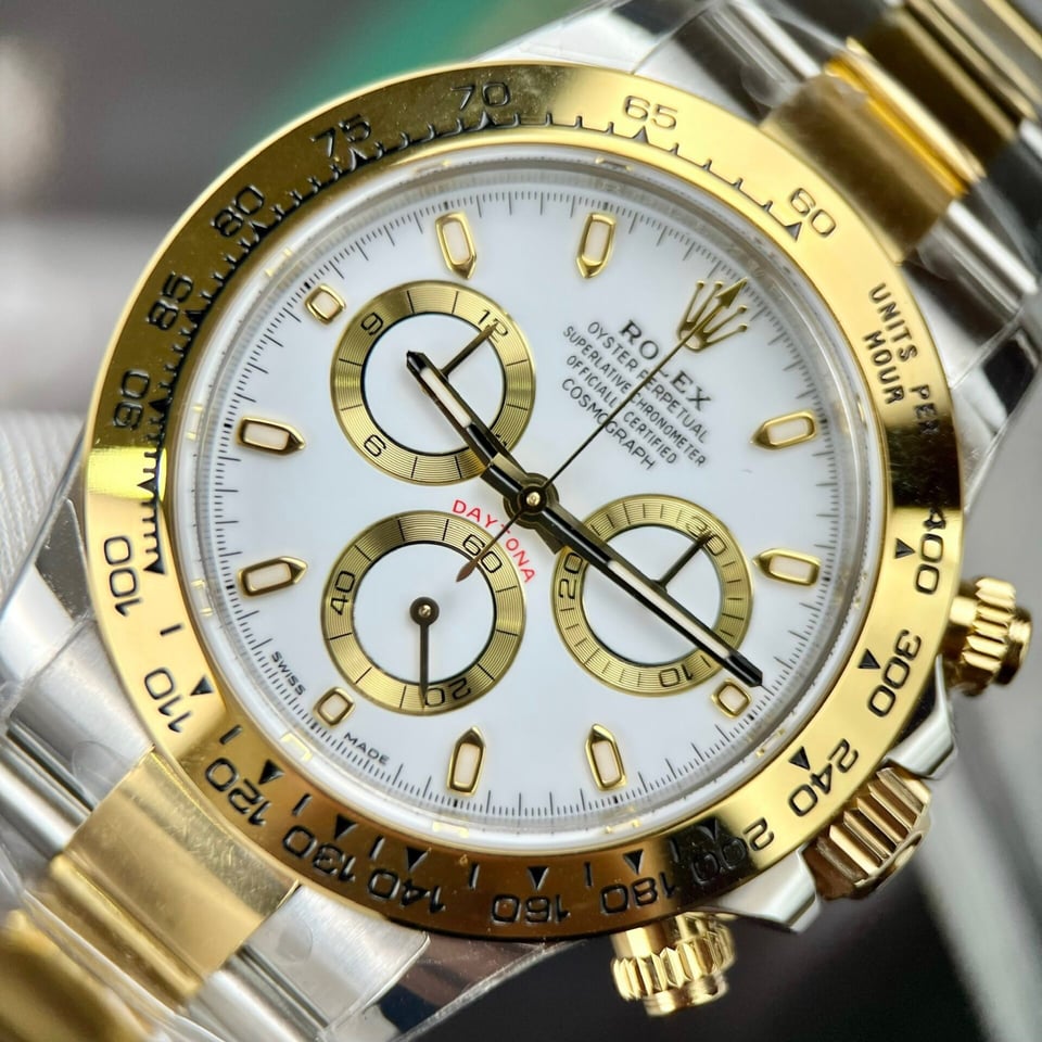 Rolex Daytona 40 mm White Dial 126503 view 3