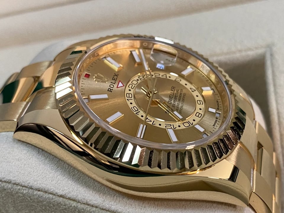 Rolex Sky-Dweller 42 mm Champagne Dial 336938 view 6