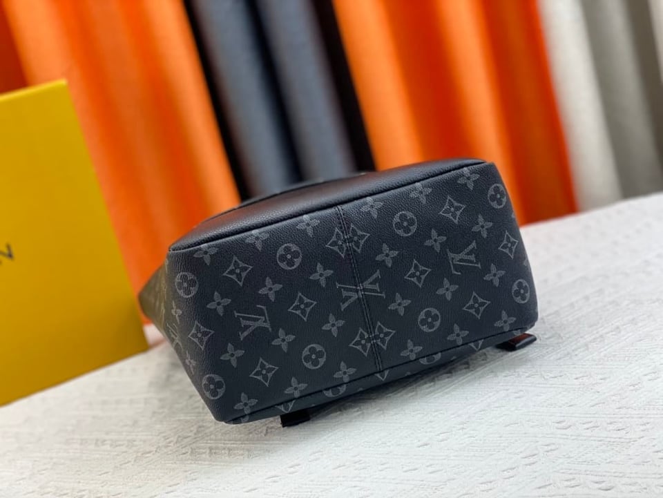 Louis Vuitton Saumur Backpack 42Cm view 3