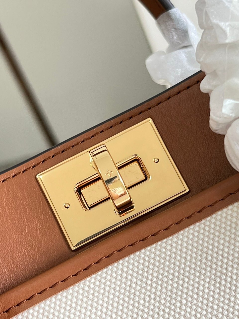 Louis Vuitton On My Side Pm 25Cm Brown view 4