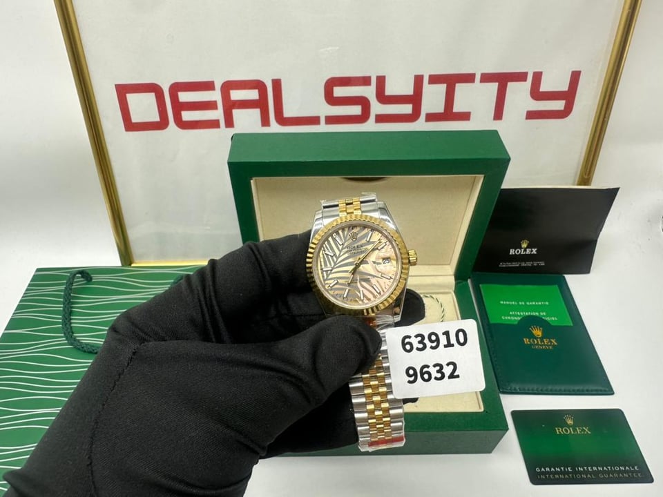 Rolex Datejust 36mm Gold Palm Motif Dial 126233 view 3