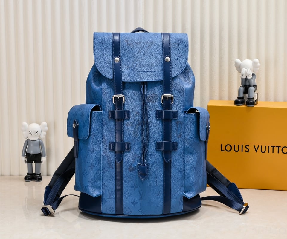 Louis Vuitton Christopher Mm Blue 44Cm M22636 view 4