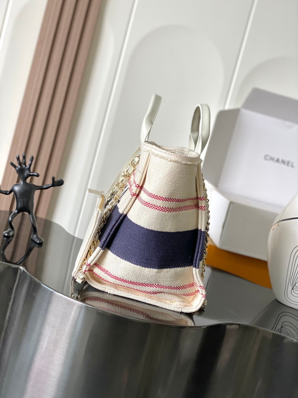 Chanel Crossbody Shopping Bag 35cm/ 13.8in White view 11