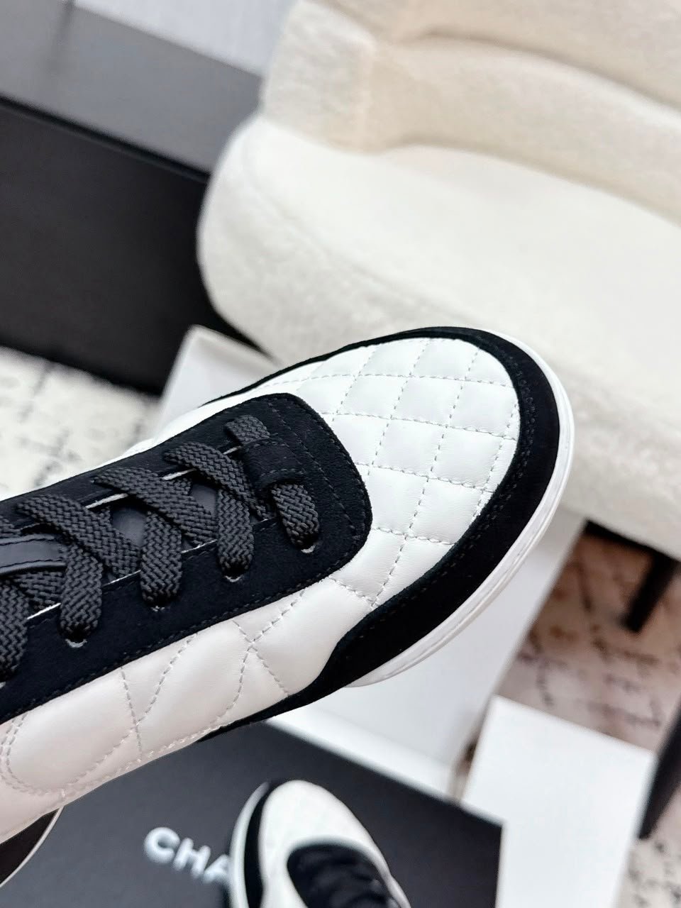 Chanel Sneakers Calf &amp; Velvet Goat Black &amp; White G47274 view 9
