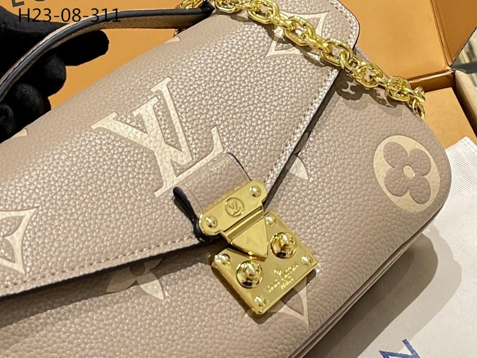 Louis Vuitton Pochette M Tis East West Bag Gray Cream 21Cm view 5