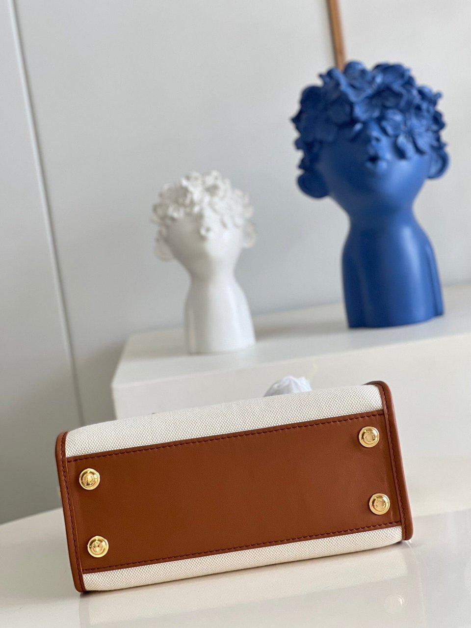 Louis Vuitton On My Side Pm 25Cm Brown view 5