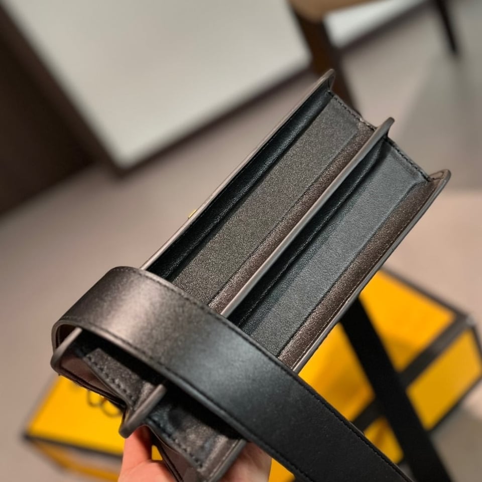 Fendi Logo Embossed Kan I Black 24Cm view 10
