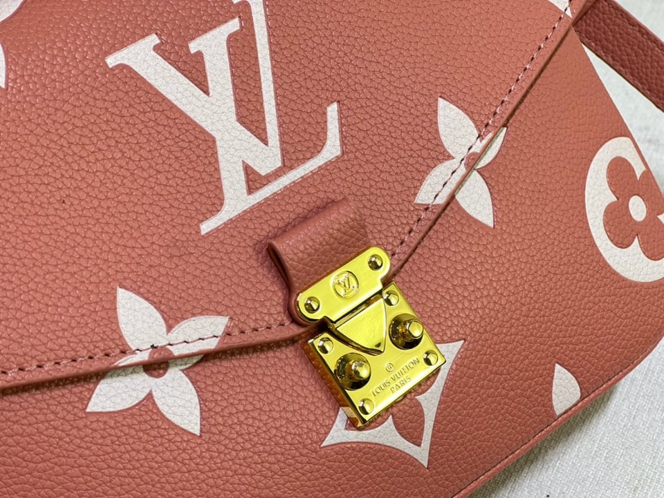 Louis Vuitton Pochette Metis Dark Pink 25Cm view 8