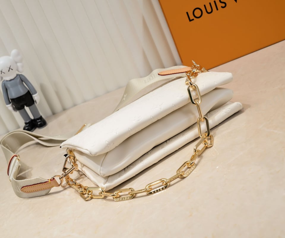 Louis Vuitton Coussin PM Monogram Empreinte Leather Craie 26cm/10.2in M23758 view 9
