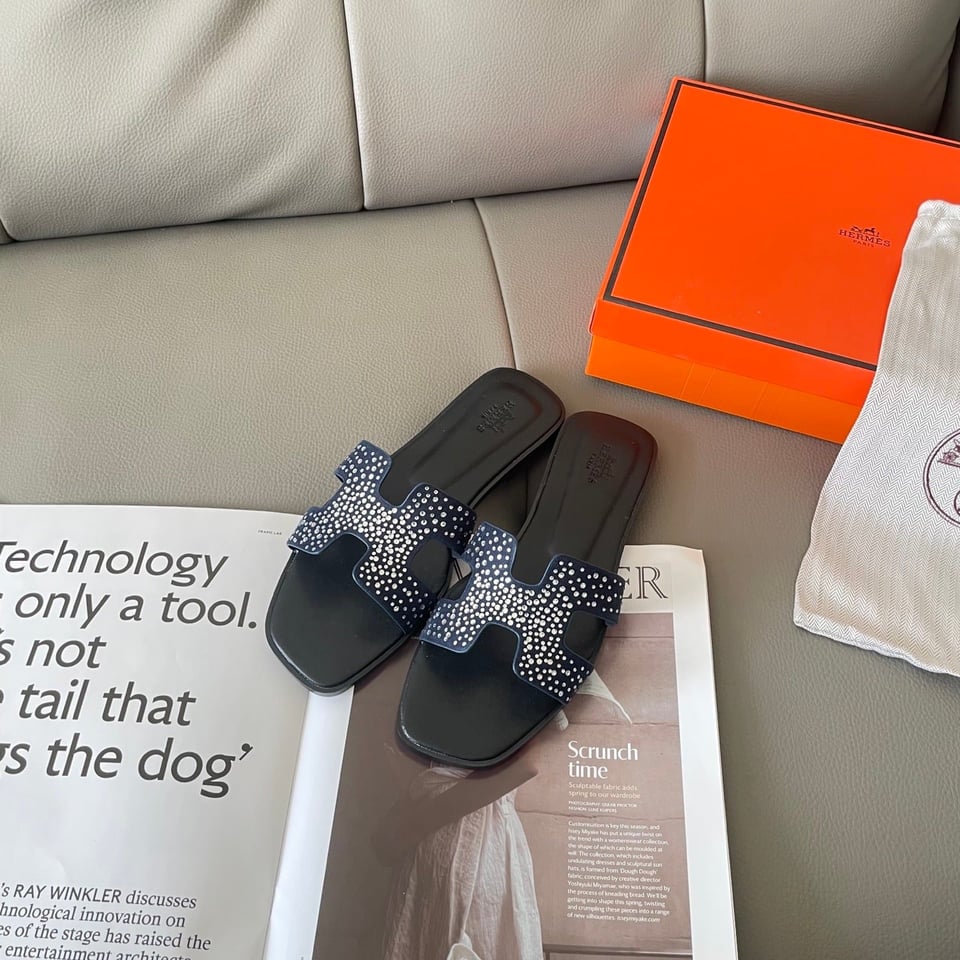 Hermes Oran Sandal Jean In Black Grey view 3