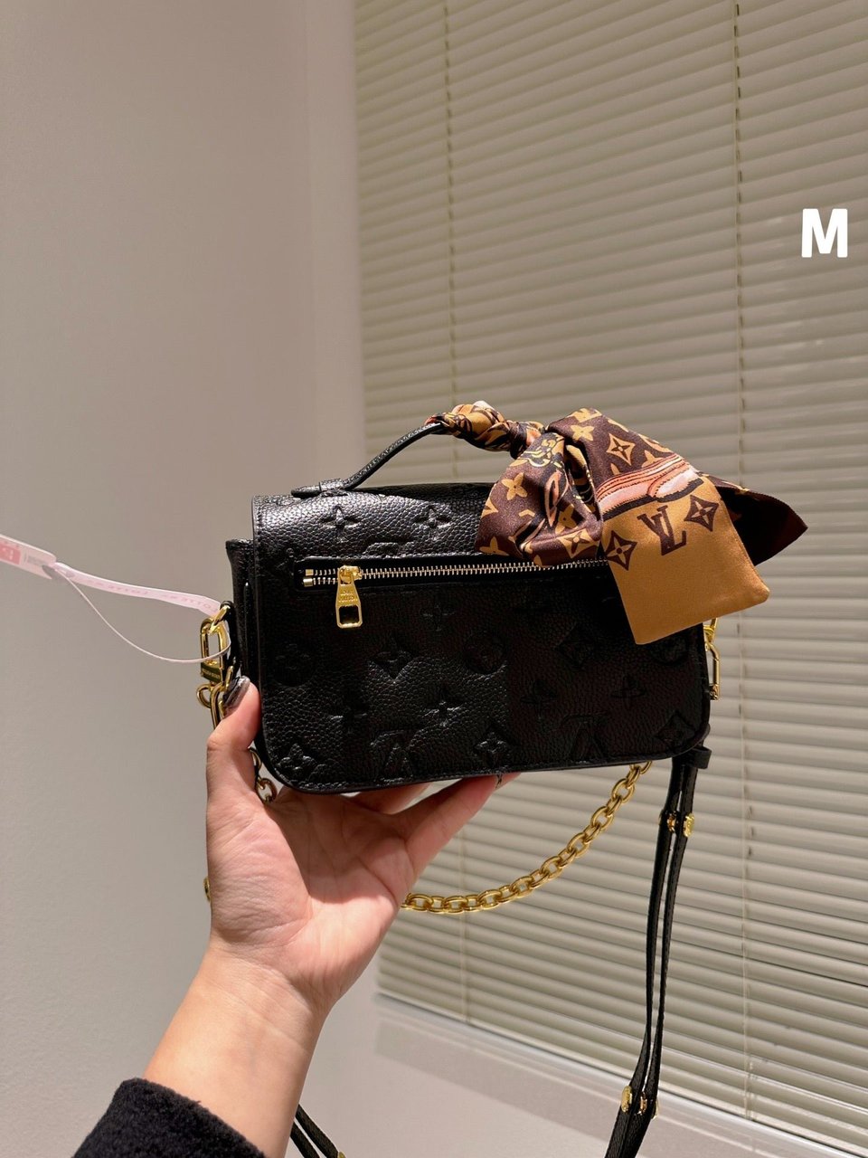 Louis Vuitton Micro Metis Black With Gold Chain 25Cm M41487 view 6