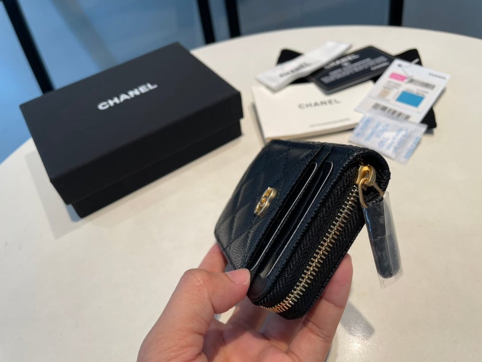 Chanel Zipped Coin Purse 11 Black Grained Calfskin view 8